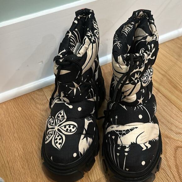 NWT FARM RIO Black Cerrado Sky Lug Sole Ankle Boot In Cerrado Sky - Picture 8 of 11